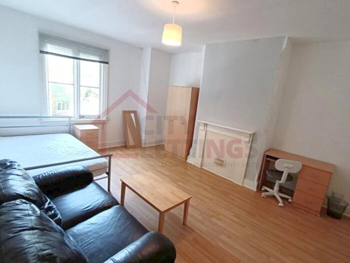 3 Bedroom Flat To Rent In Forest Road West, Arboretum, NG7