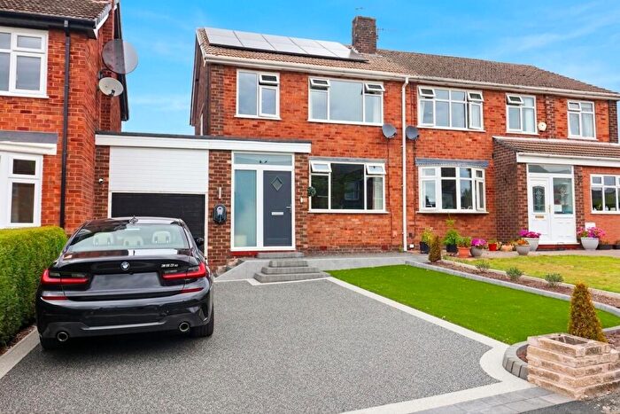 3 Bedroom Semi Detached House For Sale In Sandybank Close, Hadfield, SK13