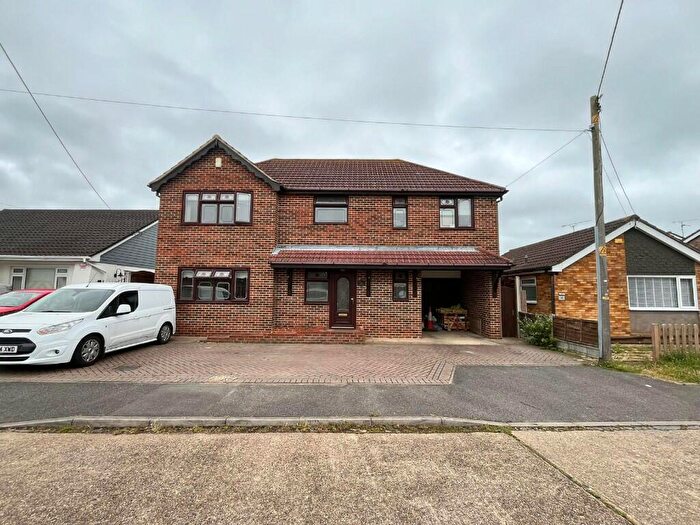 4 Bedroom Detached House To Rent In Bardenville Road, Canvey Island, Essex, SS8