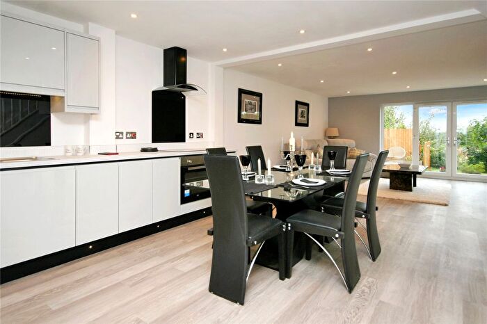 3 Bedroom Link Detached House To Rent In Queens Head Close, Aston Cross, Tewkesbury, Gloucestershire, GL20