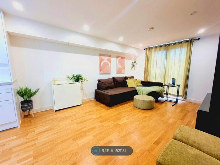 1 Bedroom Flat To Rent In Langley House, Hounslow, TW4