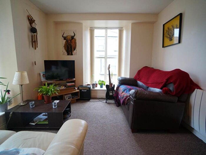 1 Bedroom Apartment To Rent In York Place, Bangor, LL57