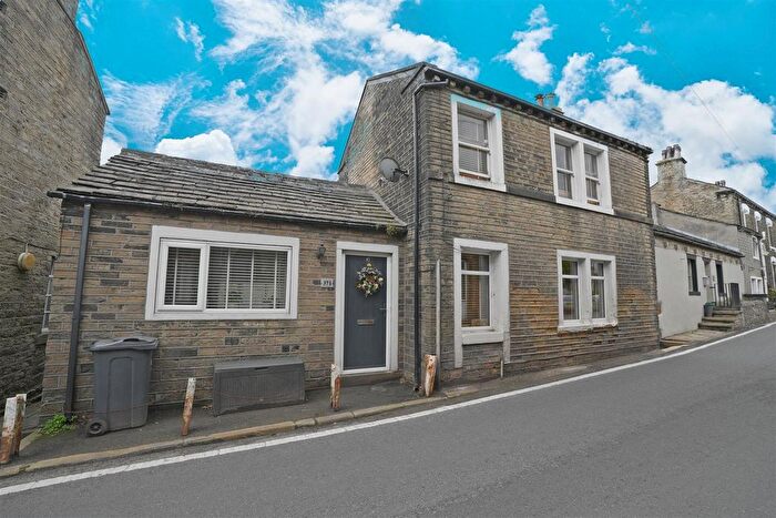 2 Bedroom Detached House For Sale In Stainland Road, Stainland, Halifax, HX4