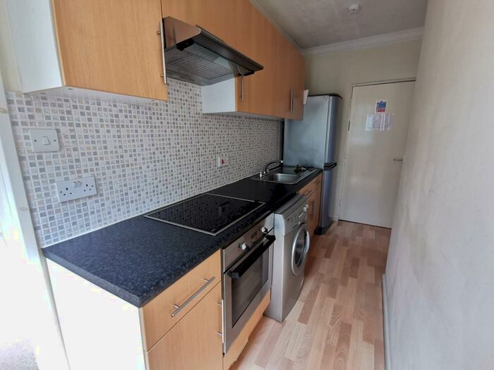 1 Bedroom Apartment To Rent In Lakeside, Sandhurst Road, RG40