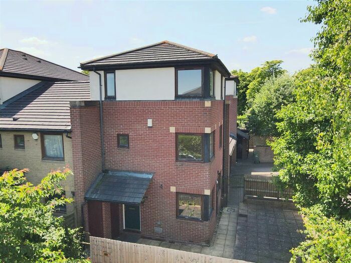 2 Bedroom Town House To Rent In Adelphi Street, Campbell Park, Milton Keynes, MK9