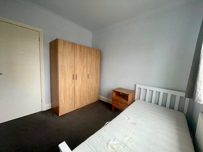 2 Bedroom Flat To Rent In St. Thomas Drive, Pinner, Greater London, HA5