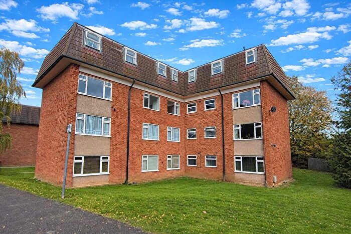2 Bedroom Flat For Sale In Lambs Close, Cuffley, EN6