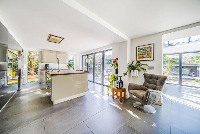 5 Bedroom House For Sale In Addlestone, Surrey, KT15