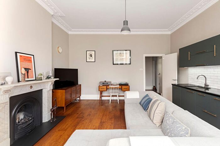 2 Bedroom Flat For Sale In Crystal Palace Park Road, London, SE26