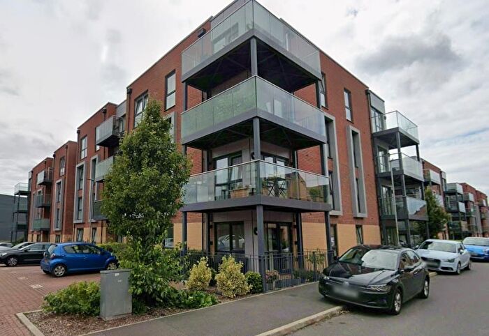 2 Bedroom Flat To Rent In Darwin House, Holmesley Road, Borehamwood, WD6
