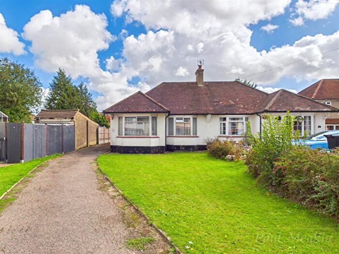 3 Bedroom Semi-Detached Bungalow For Sale In Harewood Gardens, South Croydon, CR2