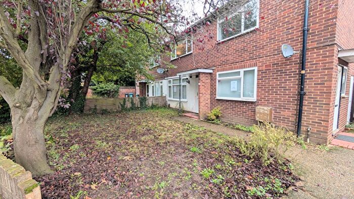 2 Bedroom Flat To Rent In Park Road, Watford, WD17