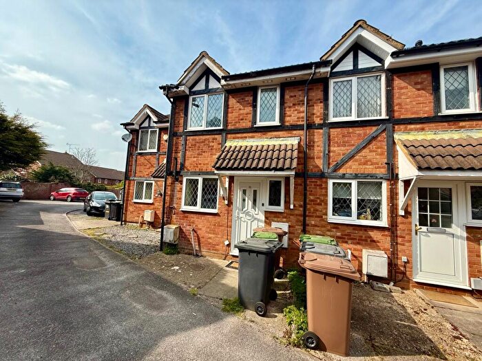 2 Bedroom House To Rent In Swan Mead, Luton, LU4