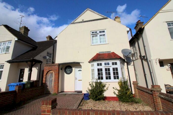 3 Bedroom Detached House To Rent In Fellows Road, Farnborough, Hampshire, GU14