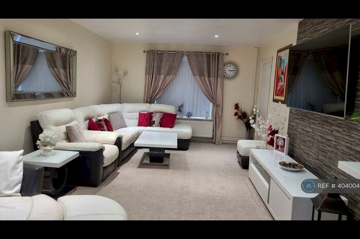 5 Bedroom Terraced House To Rent In Castle Croft Road, Luton, LU1