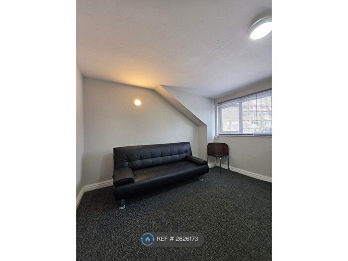 2 Bedroom Flat To Rent In Lower Cathedral Road, Cardiff, CF11