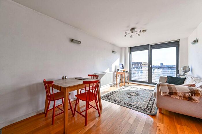 1 Bedroom Flat For Sale In Victorian Grove, Stoke Newington, , Stoke Newington, London, N16