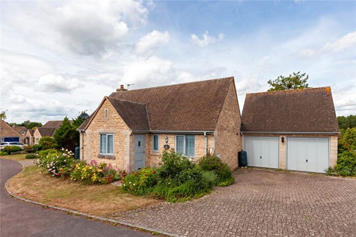 3 Bedroom Detached House For Sale In Orchard Rise, Burford, Oxfordshire, OX18