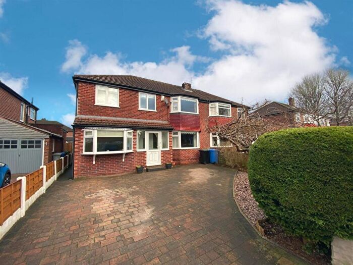 4 Bedroom Semi-Detached House To Rent In Ripon Grove, Sale, M33