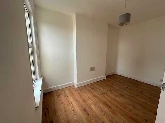 1 Bedroom Flat To Rent In North Street, Downend, Bristol, BS16