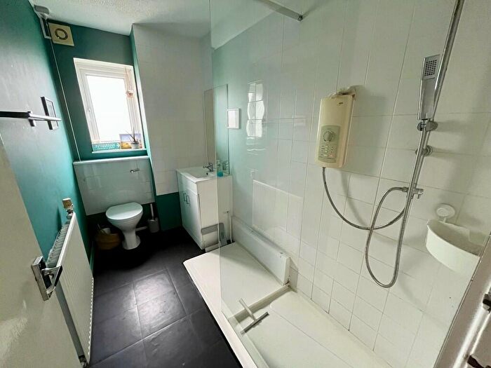 1 Bedroom Flat For Sale In Bute Road, Wallington, SM6