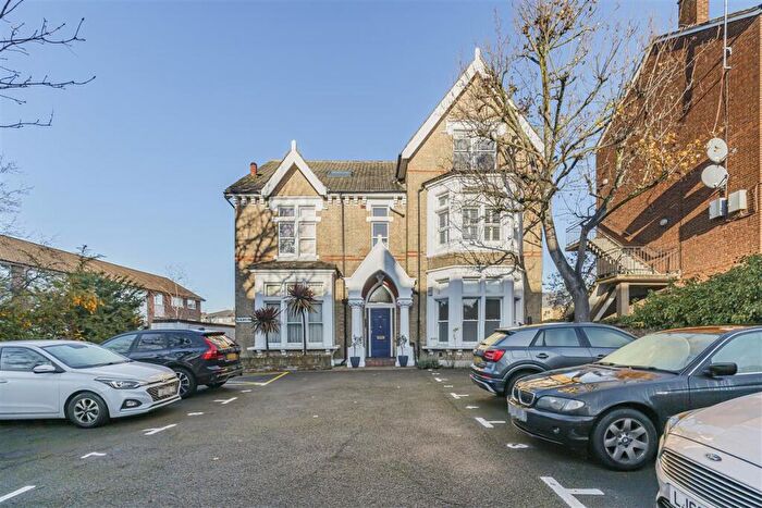3 Bedroom Flat For Sale In Nightingale Lane, SW12