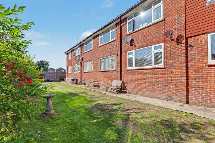 1 Bedroom Flat To Rent In Chancton Close, Worthing, BN11