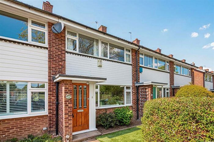 3 Bedroom Semi-detached House For Sale In Sunnydale Road, Lee, SE12
