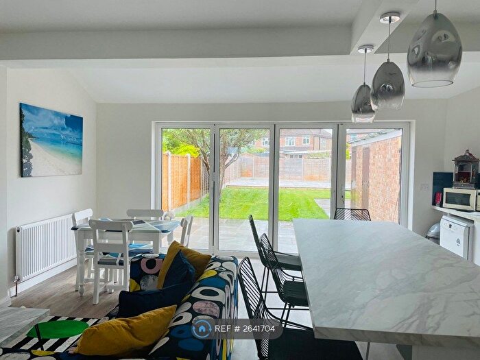 3 Bedroom Semi-Detached House To Rent In Woodbank Road, Leicester, LE2