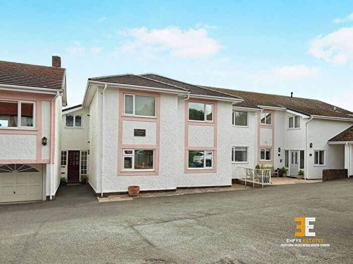 2 Bedroom Apartment For Sale In Beaumont Court, Everard Road, Rhos On Sea, LL28