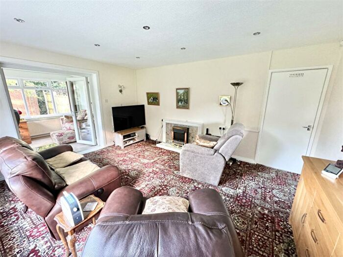 2 Bedroom Detached Bungalow For Sale In The Avenue, Sutton-In-Ashfield, NG17