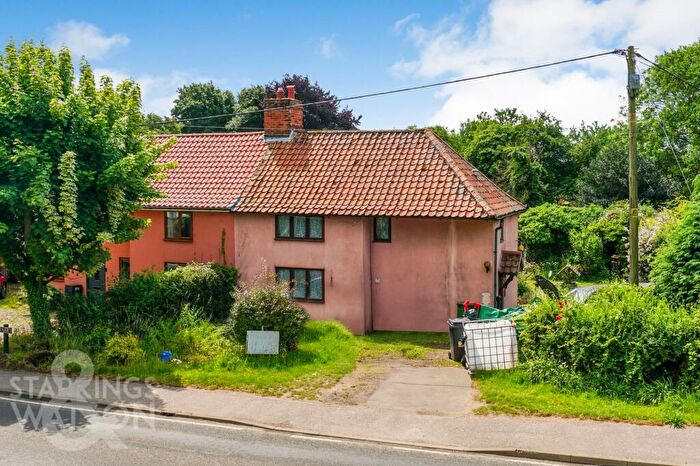 3 Bedroom Semi-Detached House For Sale In Hellington Corner, Bergh Apton, Norwich, NR15