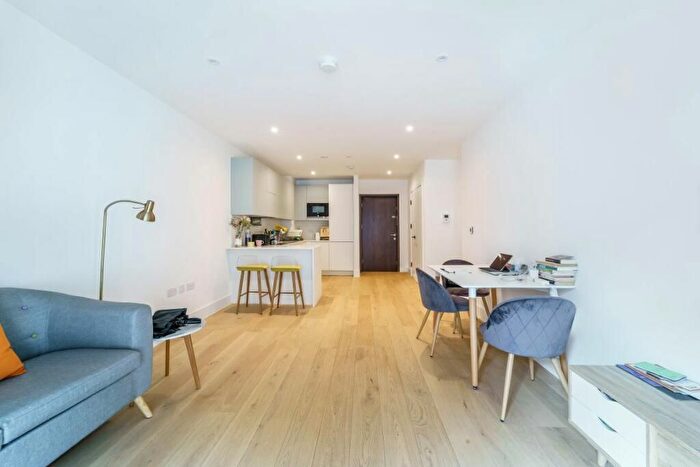 1 Bedroom Flat To Rent In Capital Interchange Way, Brentford, TW8