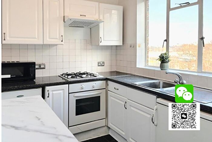 3 Bedroom Flat To Rent In Nevern Square, Earls Court, SW5