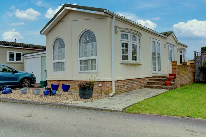 2 Bedroom Park Home For Sale In Burnt Oak Lane, Dorking, RH5