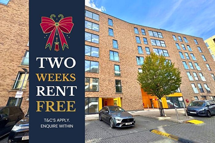 2 Bedroom Flat To Rent In Lingfield Apartments, Parade Gardens, Chingford, E4