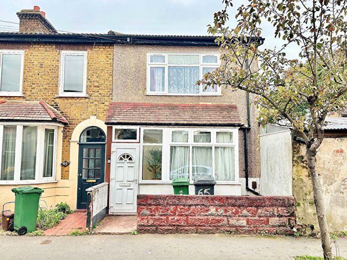 4 Bedroom Property To Rent In Woodville Road, London, E17
