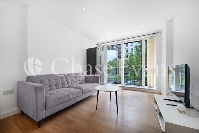 2 Bedroom Flat To Rent In Seven Sea Gardens, Bow, London, E3