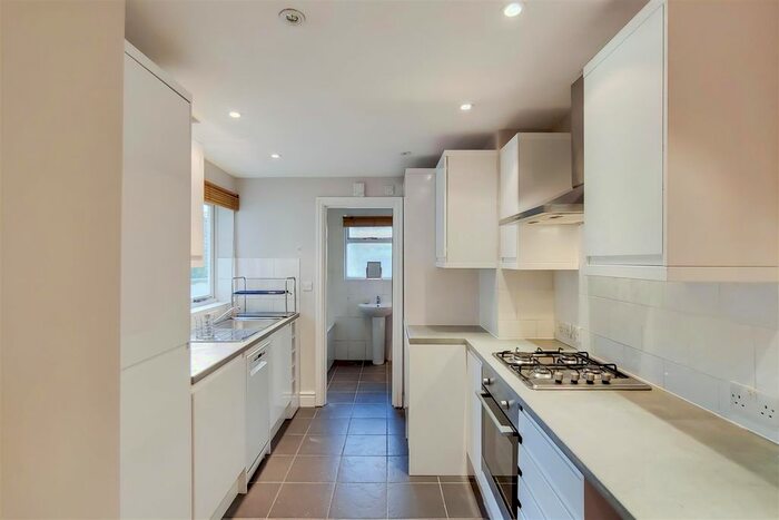 1 Bedroom Flat To Rent In Barclay Road, Fulham, SW6