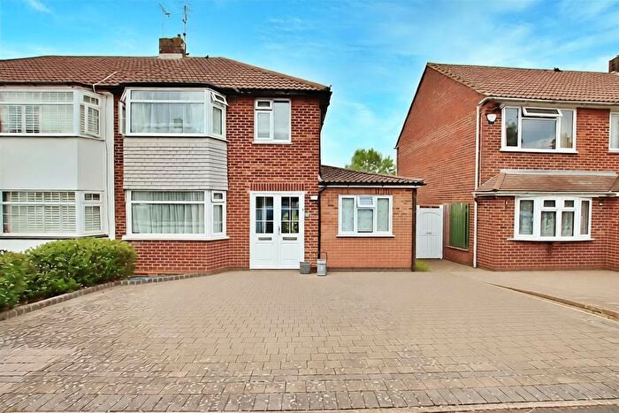 3 Bedroom Semi Detached House For Sale In Lullington Garth, Borehamwood, WD6