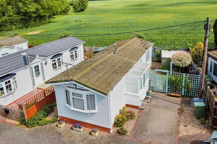 1 Bedroom Park Home For Sale In Gosfield Lake Park, Gosfield, Halstead, CO9