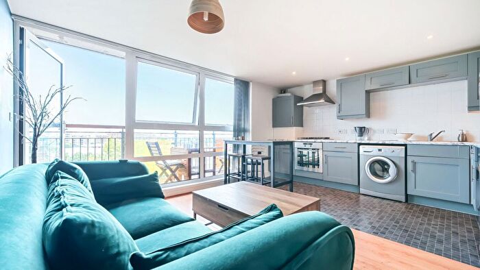 1 Bedroom Flat For Sale In Augustus Court, Old Kent Road, London, SE1