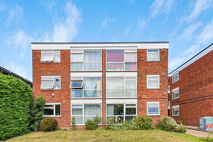 1 Bedroom Flat For Sale In Chingford Avenue, London, E4