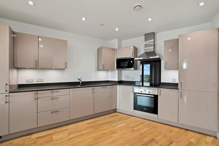 2 Bedroom Flat To Rent In Burgess Springs, Chelmsford, CM1