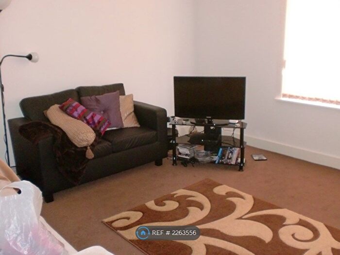 1 Bedroom Flat To Rent In Village Place, Leeds, LS4