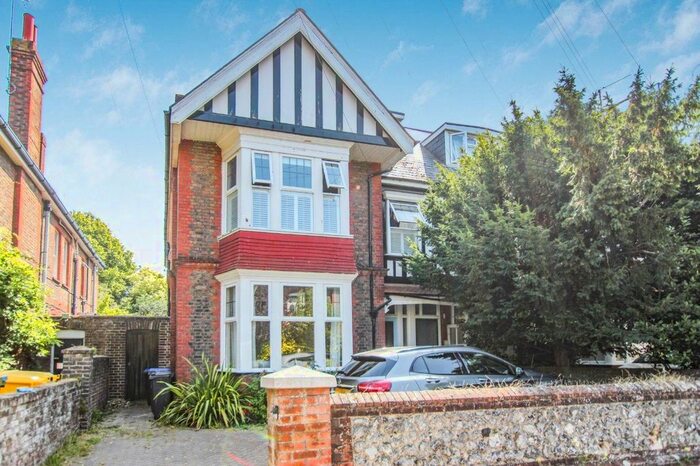 2 Bedroom Flat To Rent In Shakespeare Road, Worthing, BN11