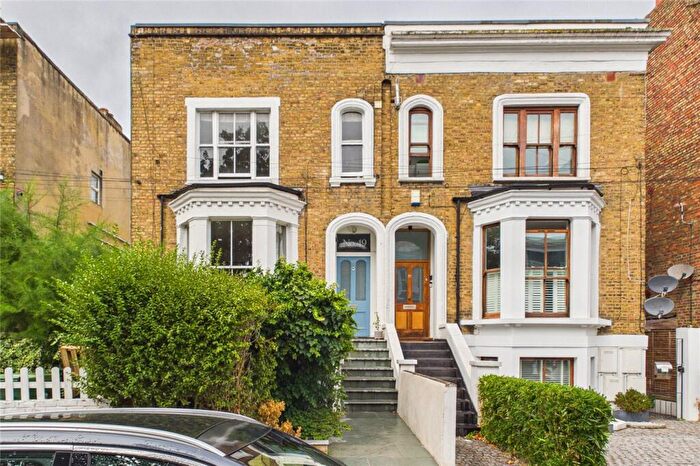 2 Bedroom Apartment For Sale In Shakespeare Road, London, SE24