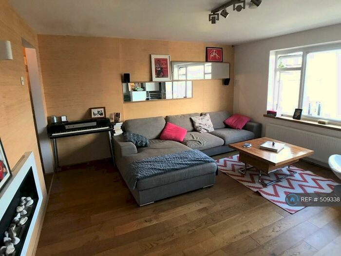 2 Bedroom Flat To Rent In Richard Court, London, N22