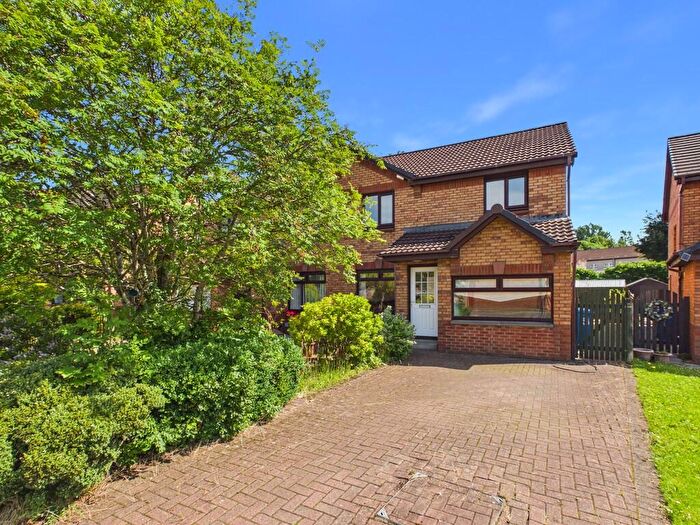 4 Bedroom Semi-Detached House For Sale In Kingfisher Avenue, Glasgow, G13