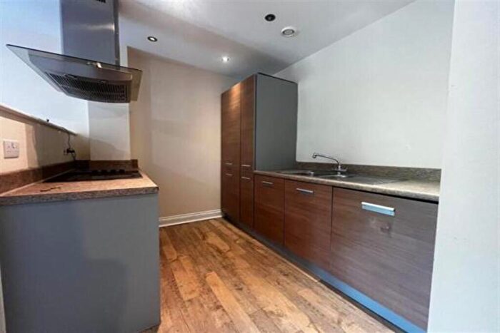 2 Bedroom Flat To Rent In Bedroom Property In Canal Street, Nottingham, NG1